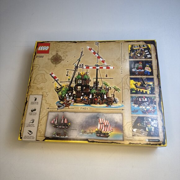LEGO Ideas: Pirates of Barracuda Bay (21322) - Picture 2 of 6
